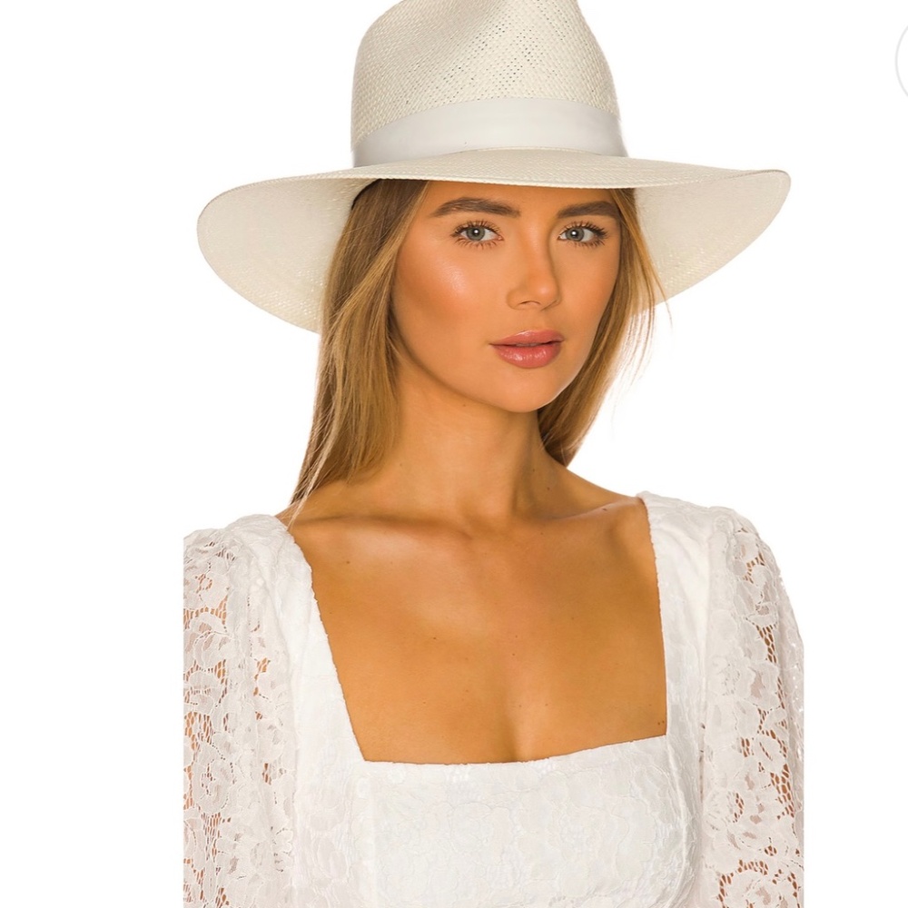 Jenna Leone, Hamilton hat in large size